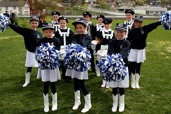 V�re flotte aspiranter og trommekorps