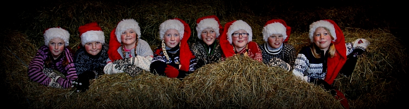 nissa barne leter etter nissen, og sp�r: KORR E NISSEN?